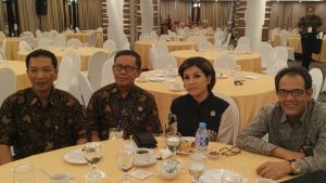 Ketua baru INSA Jaya Alimudin bersama Ketua Umum INSA Carmelita Hartoto, dan Capt Supardi (kanan) dan Paladan (NPCT1)