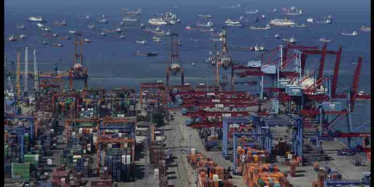 DUA KAPAL CMA CGM DI JICT