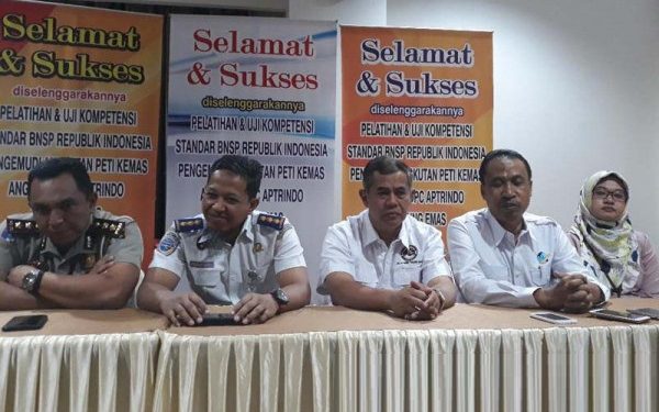 ALFI-Aptrindo Uji Kompetensi Sopir Truk Petikemas