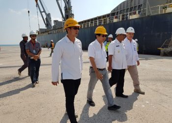 Ekspor Perdana 15 Ribu Ton Kaolin melalui Tanjung Batu ke China