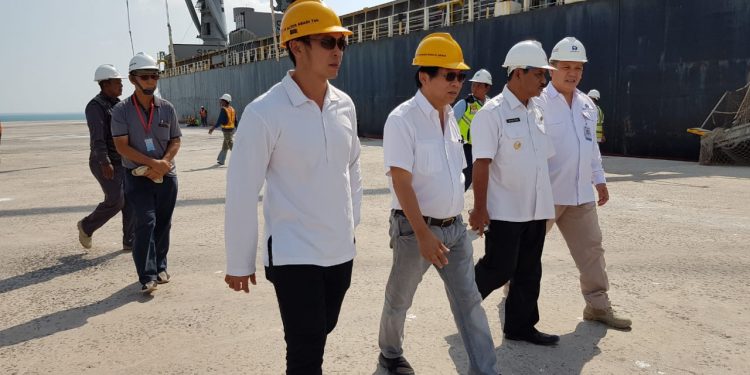 Ekspor Perdana 15 Ribu Ton Kaolin melalui Tanjung Batu ke China