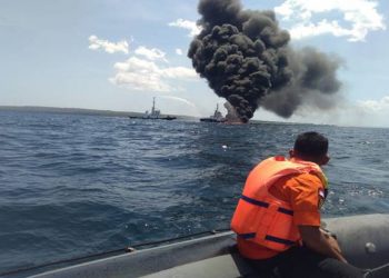 Kapal Samudra Bermuatan BBM Terbakar