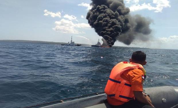 Kapal Samudra Bermuatan BBM Terbakar