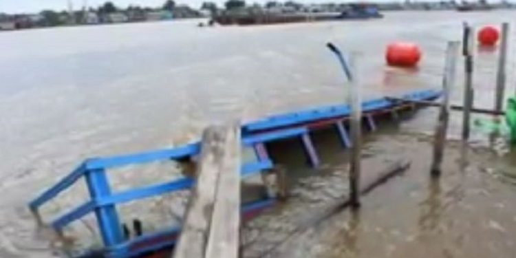 Sore Tadi, KM Usaha Baru Tenggelam di Sungai Kapuas
