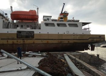 Akibat Gempa & Tsunami, Kapal Terlempar, Crane Rubuh