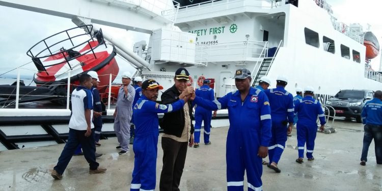 KN. Yefyus Angkut Peralatan TBBM untuk Donggala