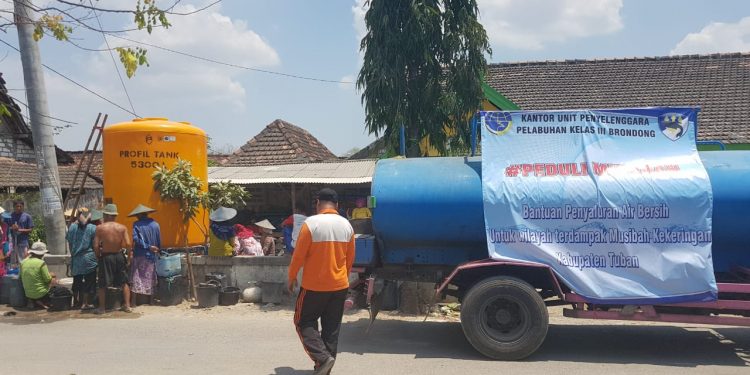 Hubla Bantu Air Bersih ke Warga Tuban