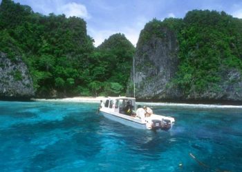 Pemkab Raja Ampat Larang Kapal Besar Sandar di Arborek