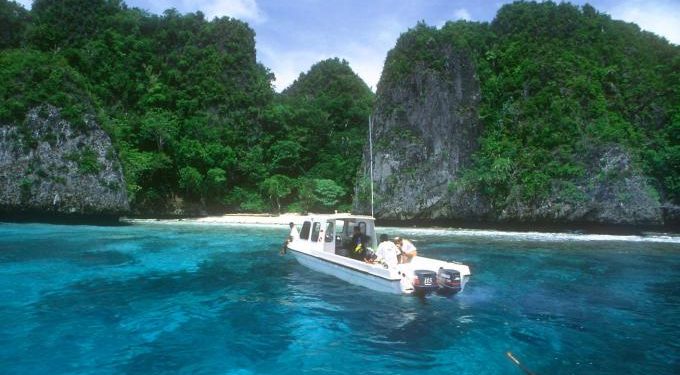 Pemkab Raja Ampat Larang Kapal Besar Sandar di Arborek