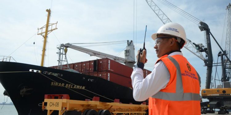 Uji Coba Pengoperasian Multipurpose Terminal Kuala Tanjung Kapalkan 50 Box