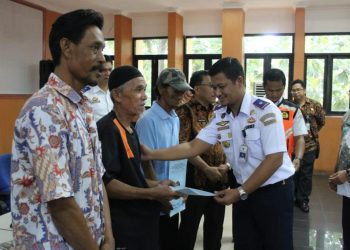 KSOP Kepulauan Seribu Serahkan 741 Sertifikat Pas Kecil