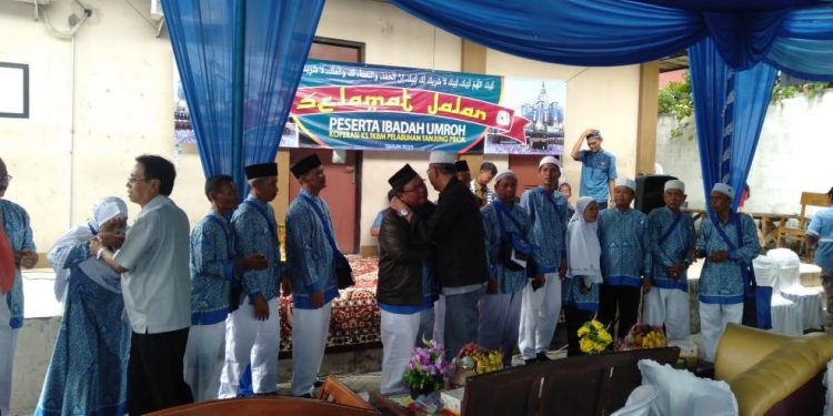 15 TKBM Priok Diberangkatkan Umroh