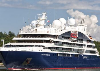 Kumai Sambut Kedatangan Kapal Cruise MV. Le Laperouse