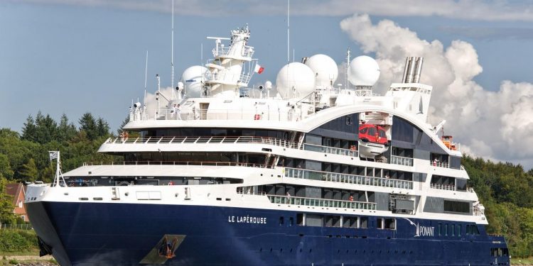 Kumai Sambut Kedatangan Kapal Cruise MV. Le Laperouse