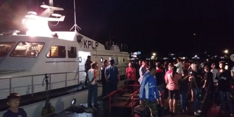 Ratusan Pelajar Diangkut Kapal Patroli ke Tahuna