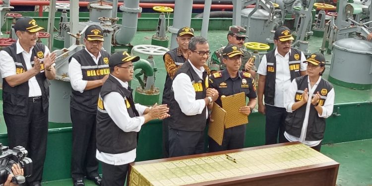 Hubla & Bea Cukai MoU Pengawasan Lalu lintas Barang di Perairan Batam