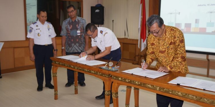 Kemenhub-Pelni Teken Kontrak PSO Penumpang Ekonomi, Subsidi Tol Laut & Angkutan Ternak