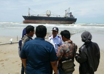 Enam Kapal Terdampar di Pantura Tuban