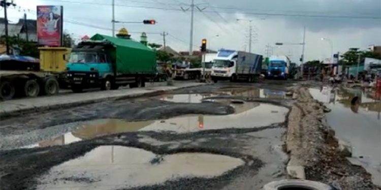 Akses Jalan Tanjung Emas Rusak Parah, Berakibat High Cost