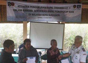 Nelayan Surabaya Gratis Urus Pas Kecil