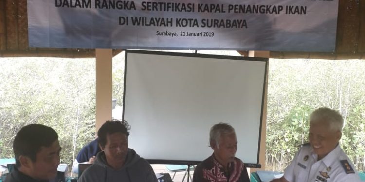 Nelayan Surabaya Gratis Urus Pas Kecil
