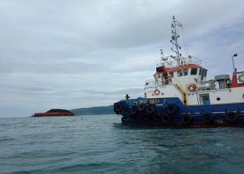 Tongkang dari Kalsel Terdampar di Lumajang
