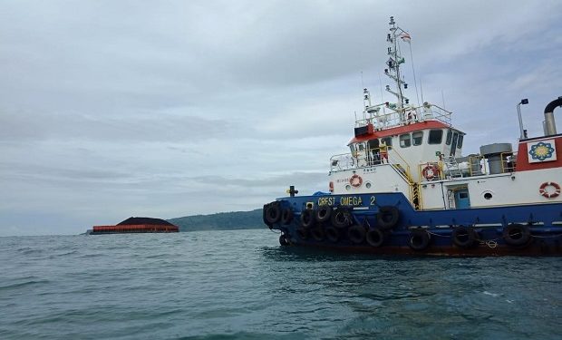 Tongkang dari Kalsel Terdampar di Lumajang