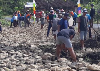 Warga Samas Ikut Padat Karya Kemenhub
