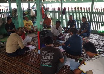 Sebanyak 555 Pas Kecil Diserahkan ke Nelayan di Gresik