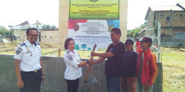 OP Belawan Gelar Padat Karya Bangun Rumah Dinas