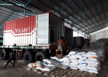 1.000 Ton Beras untuk Tahuna Siap Diangkut Kapal Tol Laut