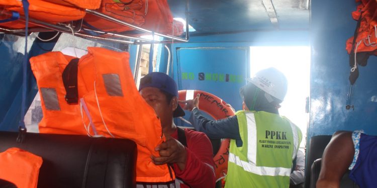 Uji Petik Laik Kapal Penumpang di Tarakan