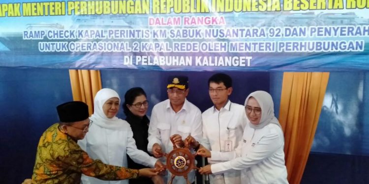 Menhub Serahkan 2 Kapal Rede ke Pelni, Sekaligus Ramp Check Angkutan Kapal Lebaran