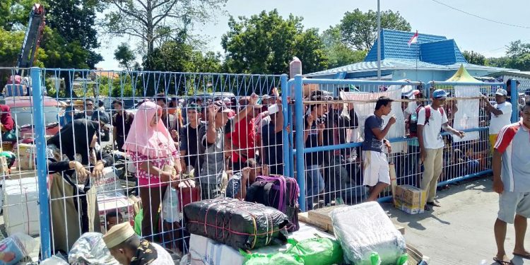 Menhub Serahkan 2 Kapal Rede ke Pelni, Sekaligus Ramp Check Angkutan Kapal Lebaran