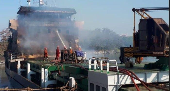 Kapal Terbakar di Tanjung Perak, Penyebabnya masih Dicari