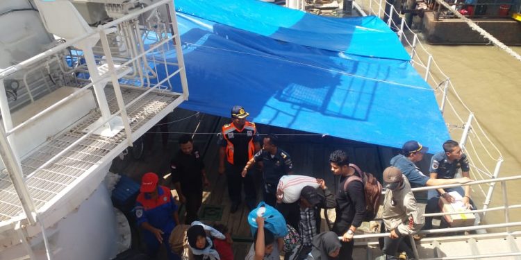 Kerahkan KN. Rupat, Antisipasi Penumpukan Penumpang di Tanjung Buton