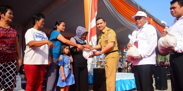 IPC Palembang Jualan Sembako Murah ke Warga Sekitar Pelabuhan