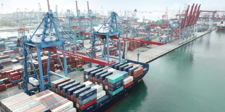 Melongok Hub Port Global di Indonesia