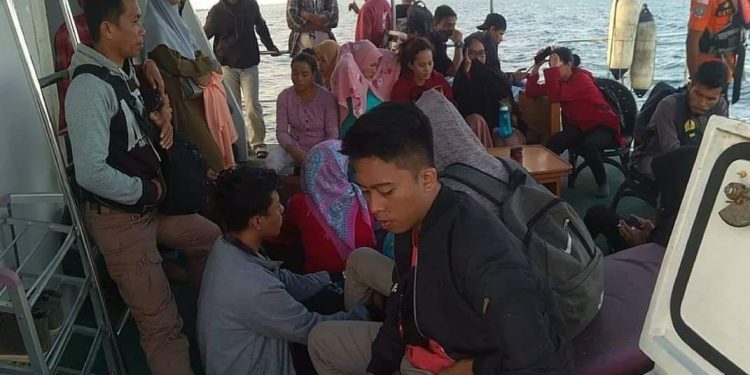 Puluhan Crew KM. Ilham Berhasil Dievakuasi