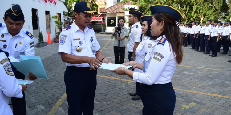 104 Orang Terima Sertifikat BST