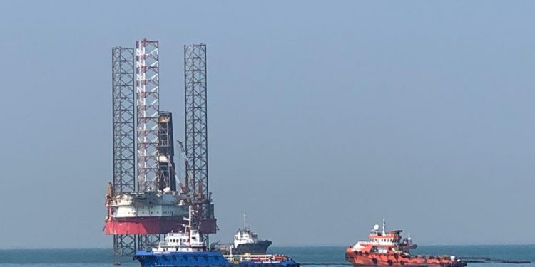 Halau Tumpahan Minyak di Pantura, Oil Boom 8.605 M Digelar