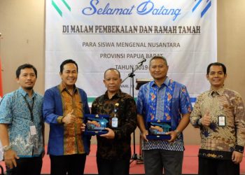 Pelindo IV Berangkatkan SMN Asal Papua ke Sulbar