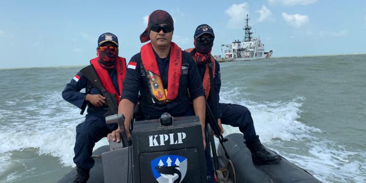 Kapal Patroli Alugara Evakuasi Tb Buana Nusantara 7