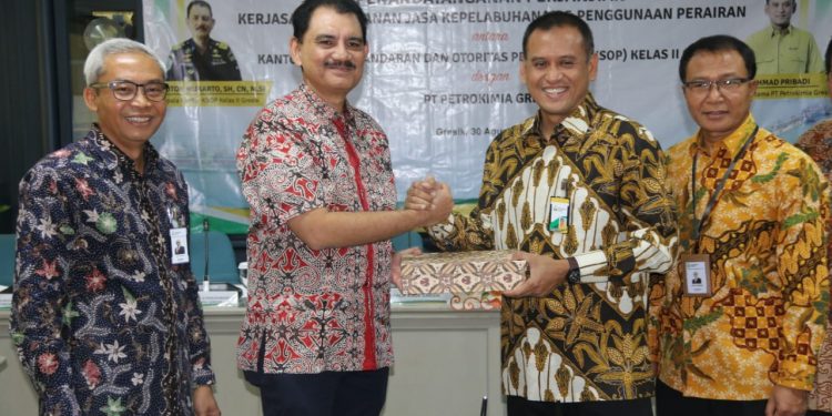 KSOP-Petrokimia Gresik Perpanjang Kerjasama Jasa Pengoperasian Kepelabuhanan