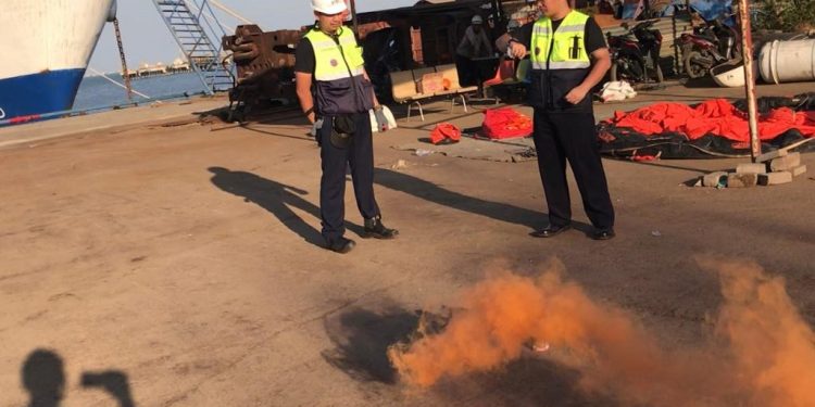 BTKP Lakukan Uji Alat Keselamatan Pelayaran KM Santika