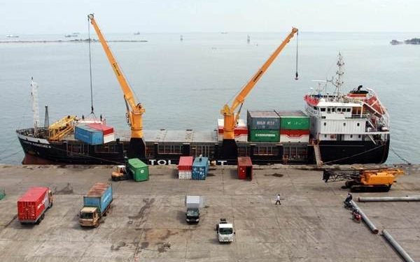 Meski Bawa 3 Kontainer, Kapal Tol Laut Masuk Digoel