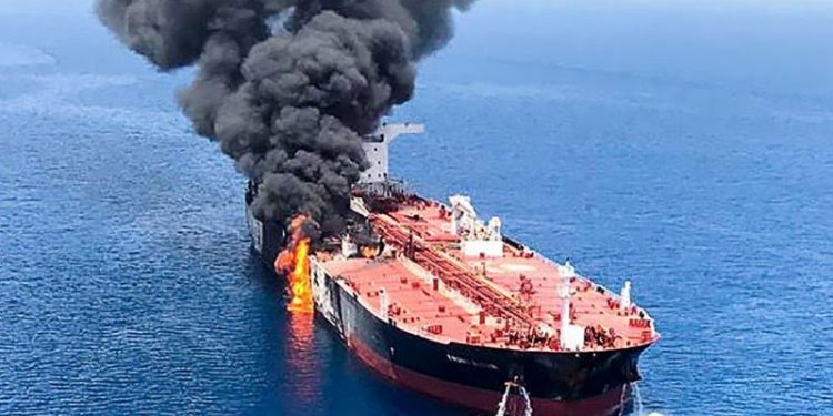 Kapal Tanker Iran Meledak Dekat Pelabuhan Arab Saudi