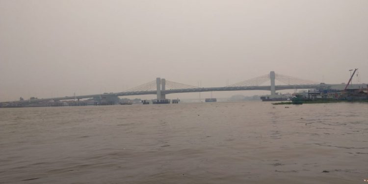Pelayaran Agar Waspada, Kabut Asap Masih Selimuti Sungai Musi
