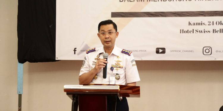 Menyiapkan Priok Jadi Pelabuhan Transhipment