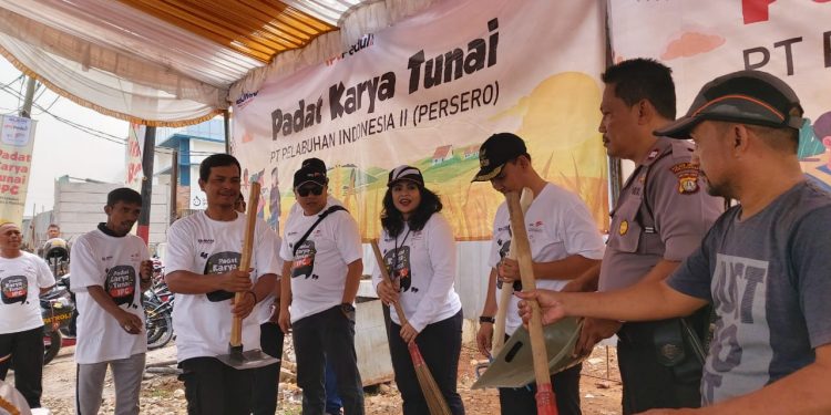 IPC Sunda Kelapa Bersihkan Sungai & Hijaukan Wilayah Sekitar